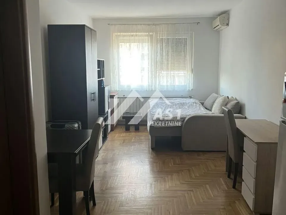 Izdavanje, stan, 25m², Bulevar Evrope, Novi Sad Sve Podlokacije