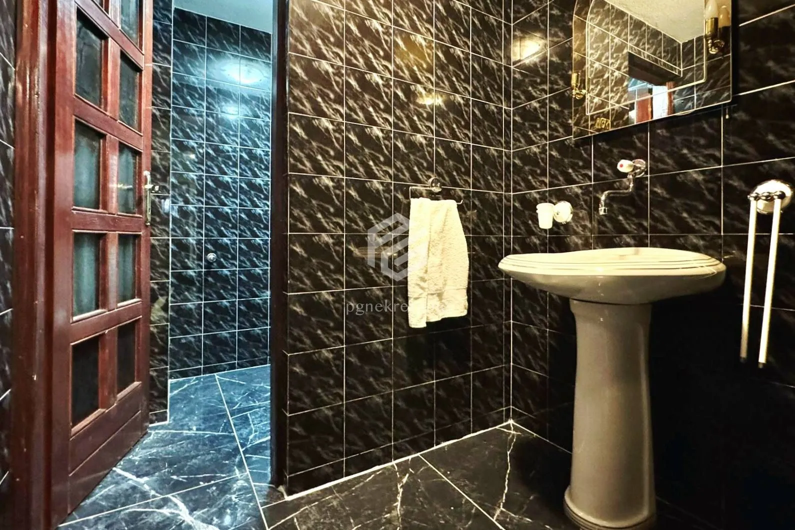 Rent, house, 280m², Gorica C, Podgorica