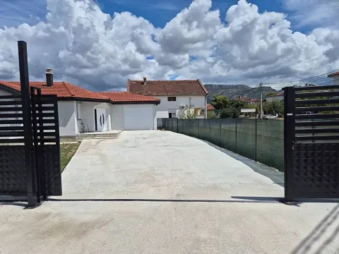 Rent, house, 170m², Zagorič, Podgorica - image 4