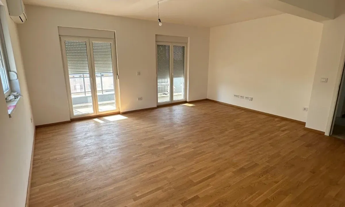 Prodaja, trosoban stan, 104m², Stari Aerodrom, Podgorica