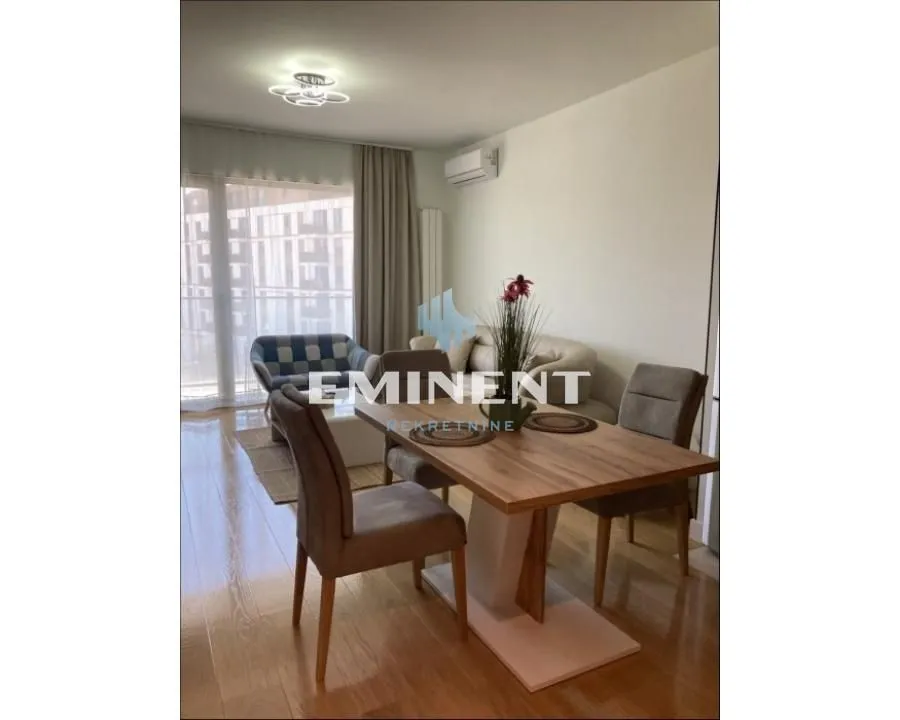 Izdavanje, trosoban stan, 75m², Savski Venac, Beograd