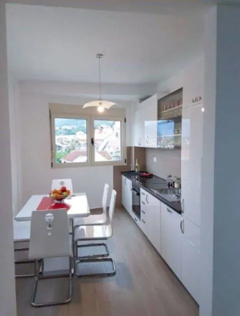 Prodaja, trosoban stan, 99m², Tivat, Crna Gora