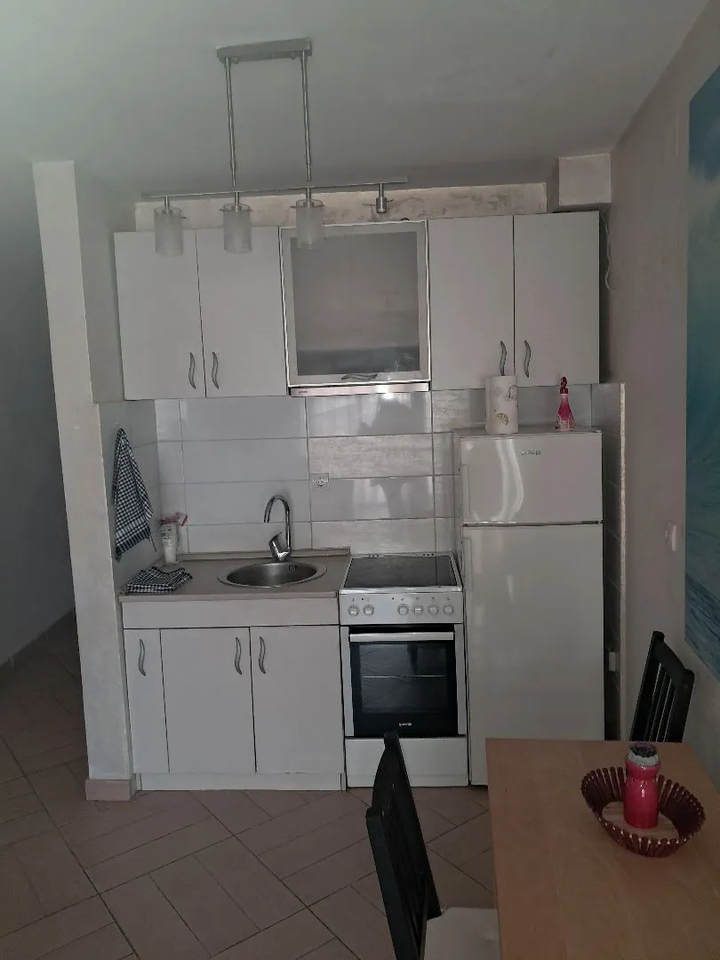 Izdavanje, jednosoban stan, 40m², Babin Do, Budva