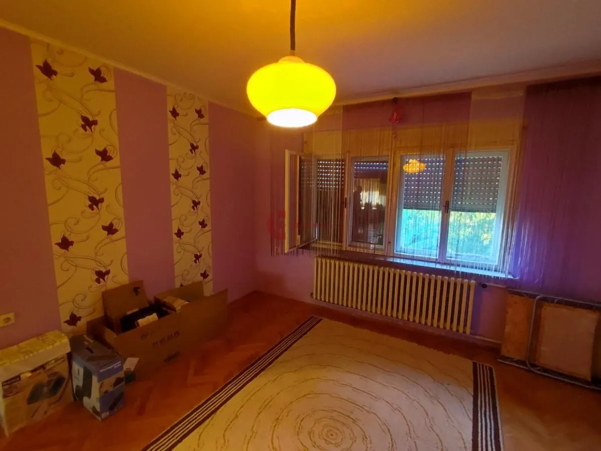 Prodaja, kuća, 250m², Novo Selo, Subotica