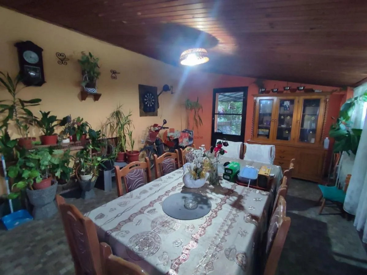 Prodaja, kuća, 250m², Novo Selo, Subotica