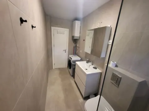 Izdavanje, jednosoban stan, 58m², Obala Đuraševića, Tivat - image 2