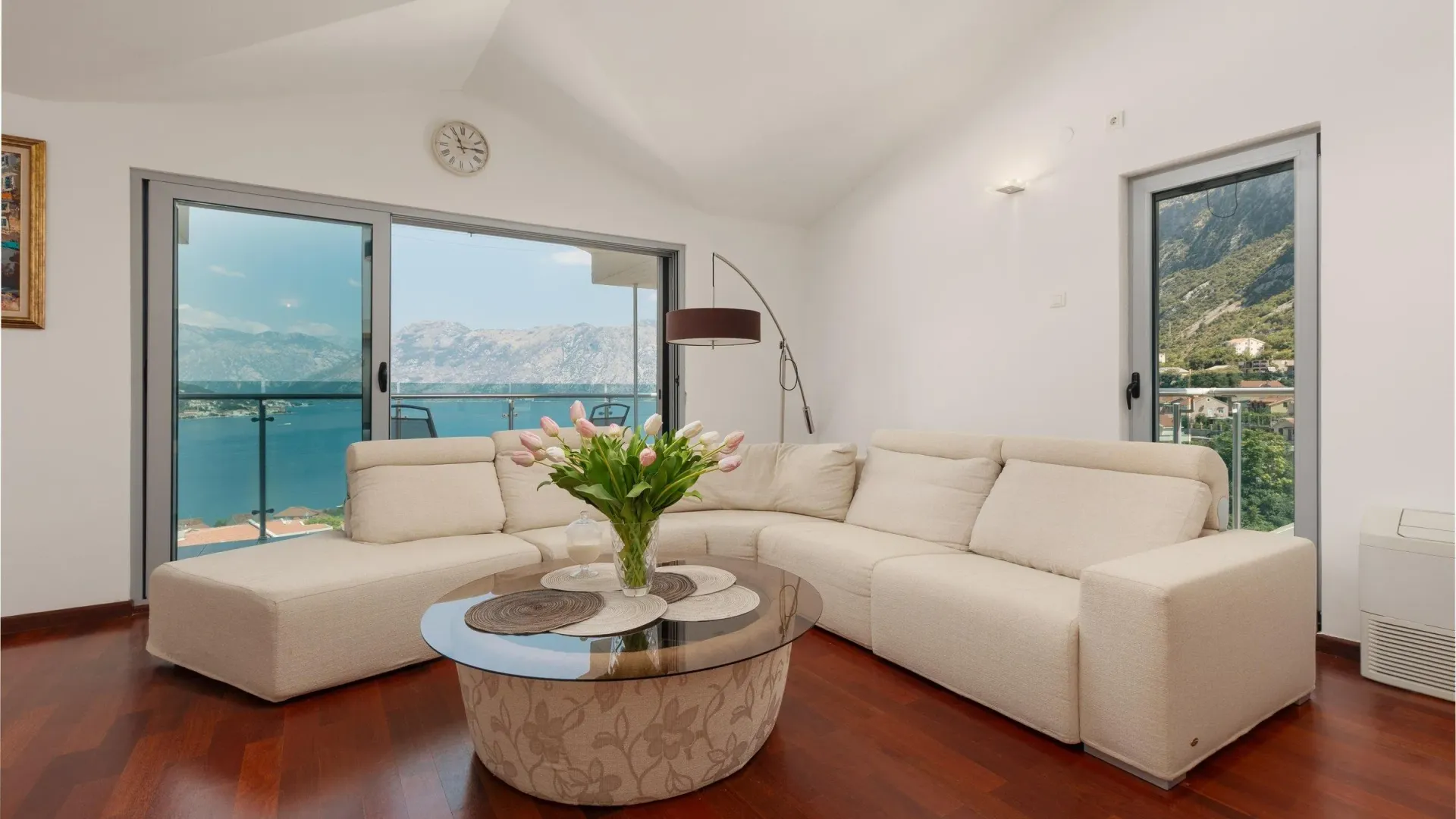 Prodaja, dvosoban stan, 84m², Dobrota, Kotor