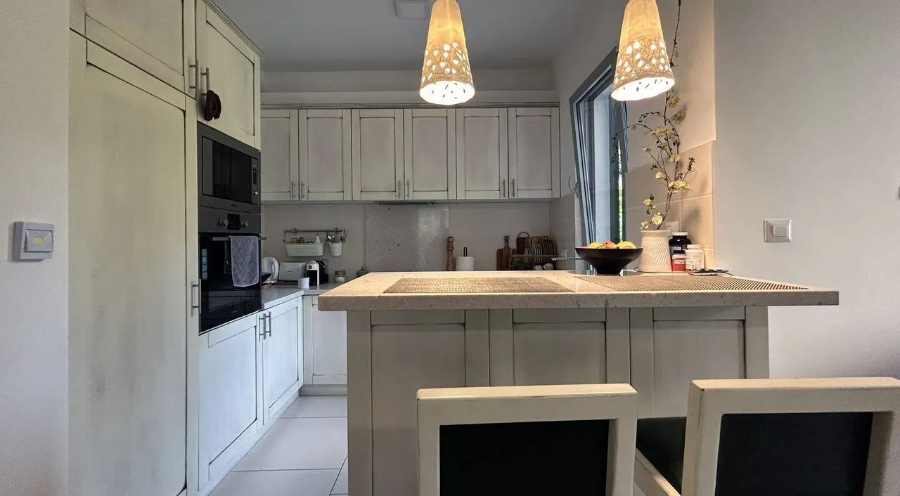 Prodaja, dvosoban stan, 92m², Morinj, Kotor