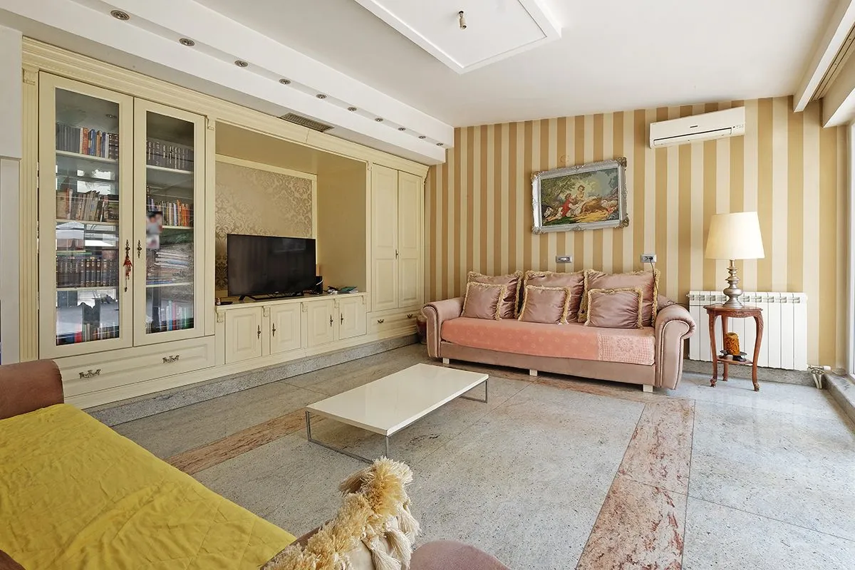 Sale, four bedroom apartment, 200m², Vračar Hram, Vračar Sve Podlokacije