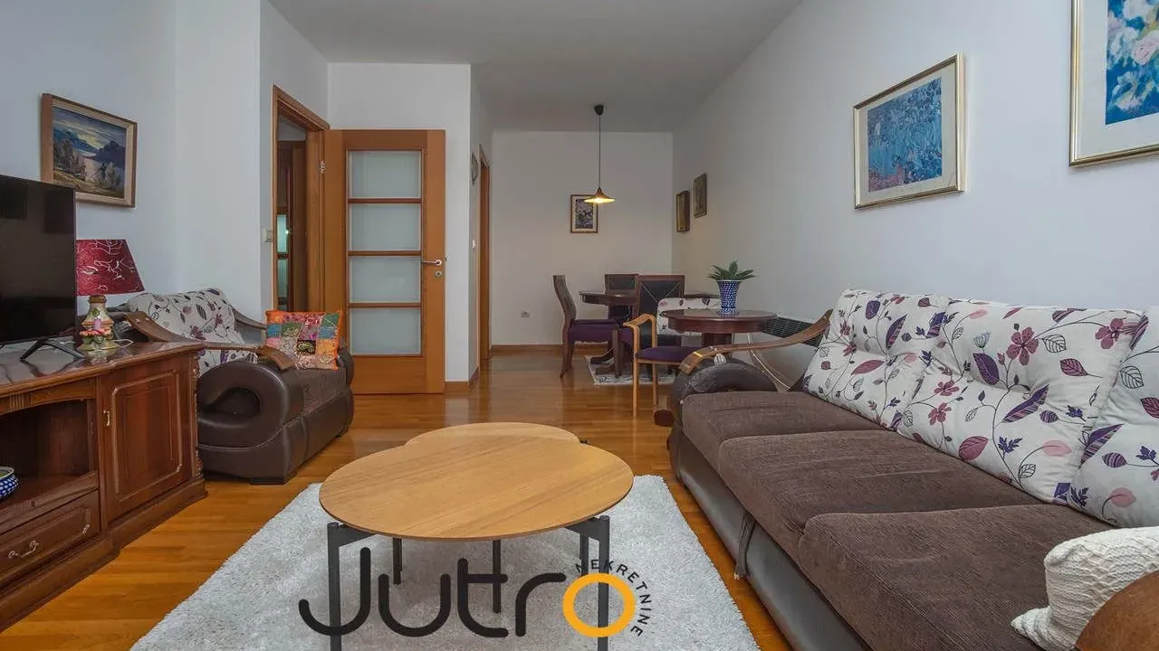 Izdavanje, trosoban stan, 90m², Podgorica, Crna Gora