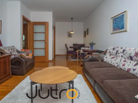 Izdavanje, trosoban stan, 90m², Podgorica, Crna Gora