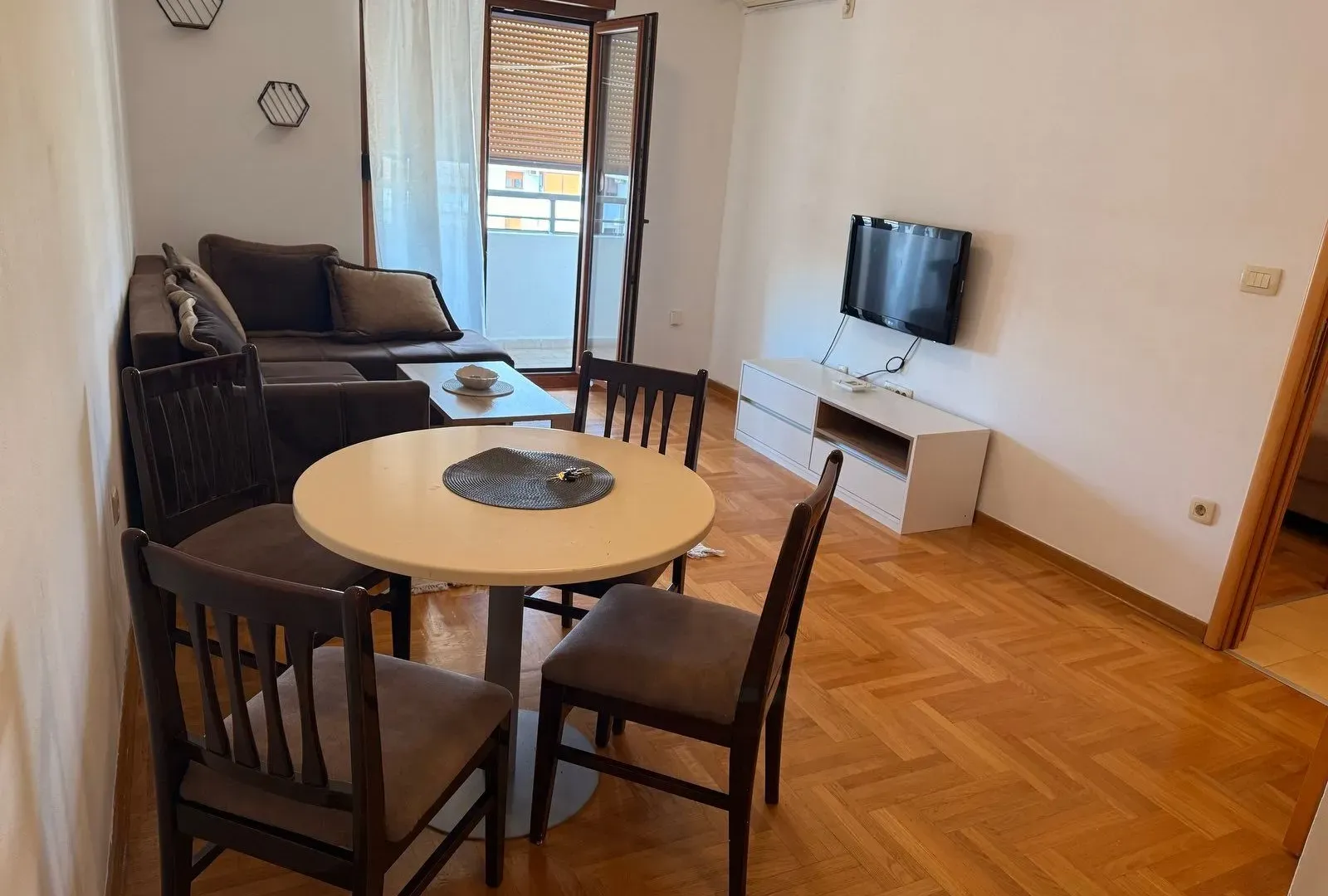 Rent, one bedroom apartment, 45m², Stari Aerodrom, Podgorica