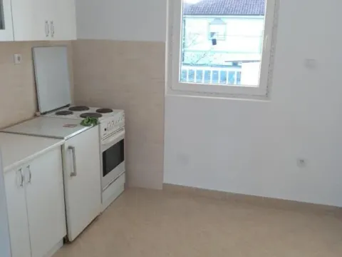 Sale, two bedroom apartment, 60m², Borča 1, Borča Sve Podlokacije