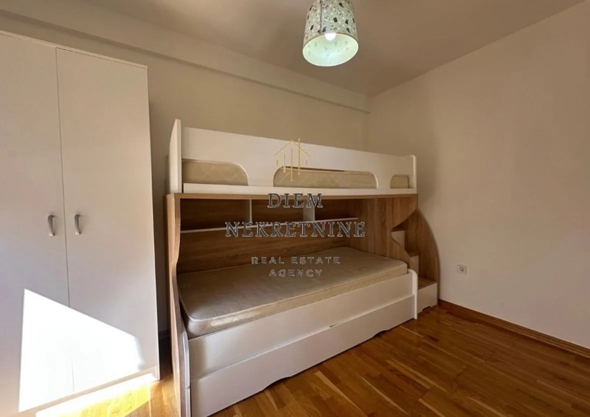 Izdavanje, dvosoban stan, 53m², Igalo, Herceg Novi