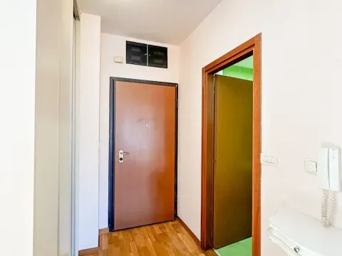 Izdavanje, jednosoban stan, 50m², City Kvart, Podgorica - image 5