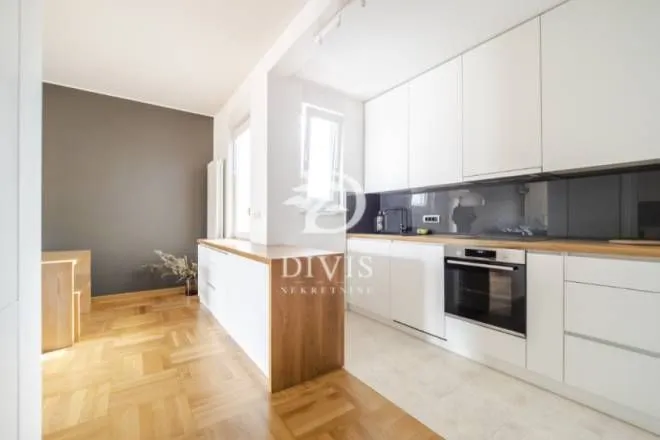 Izdavanje, trosoban stan, 85m², Južni Bulevar, Vračar Sve Podlokacije