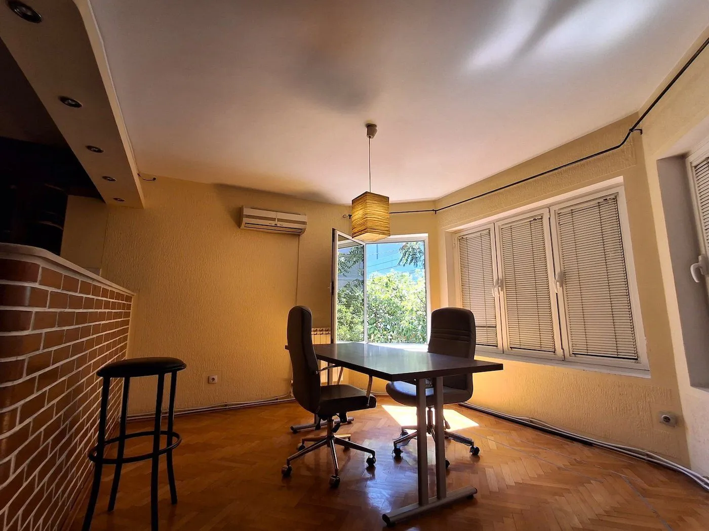 Izdavanje, kuća, 350m², Dahna, Podgorica