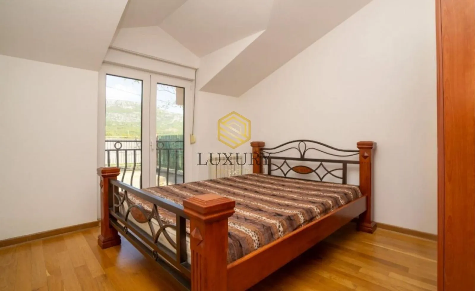 Rent, house, 200m², Rogami, Podgorica