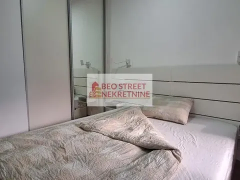 Rent, one bedroom apartment, 37m², Južni Bulevar, Vračar Sve Podlokacije - image 2