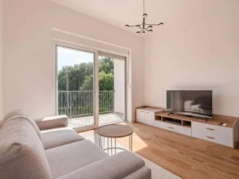 Rent, two bedroom apartment, 75m², Budva, Crna Gora - image 8