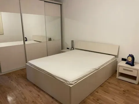 Bedroom with a double bed and a built-in wardrobe with mirrors. - image 8