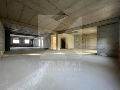 Izdavanje, poslovni prostor, 864m², Centar, Podgorica - image 2