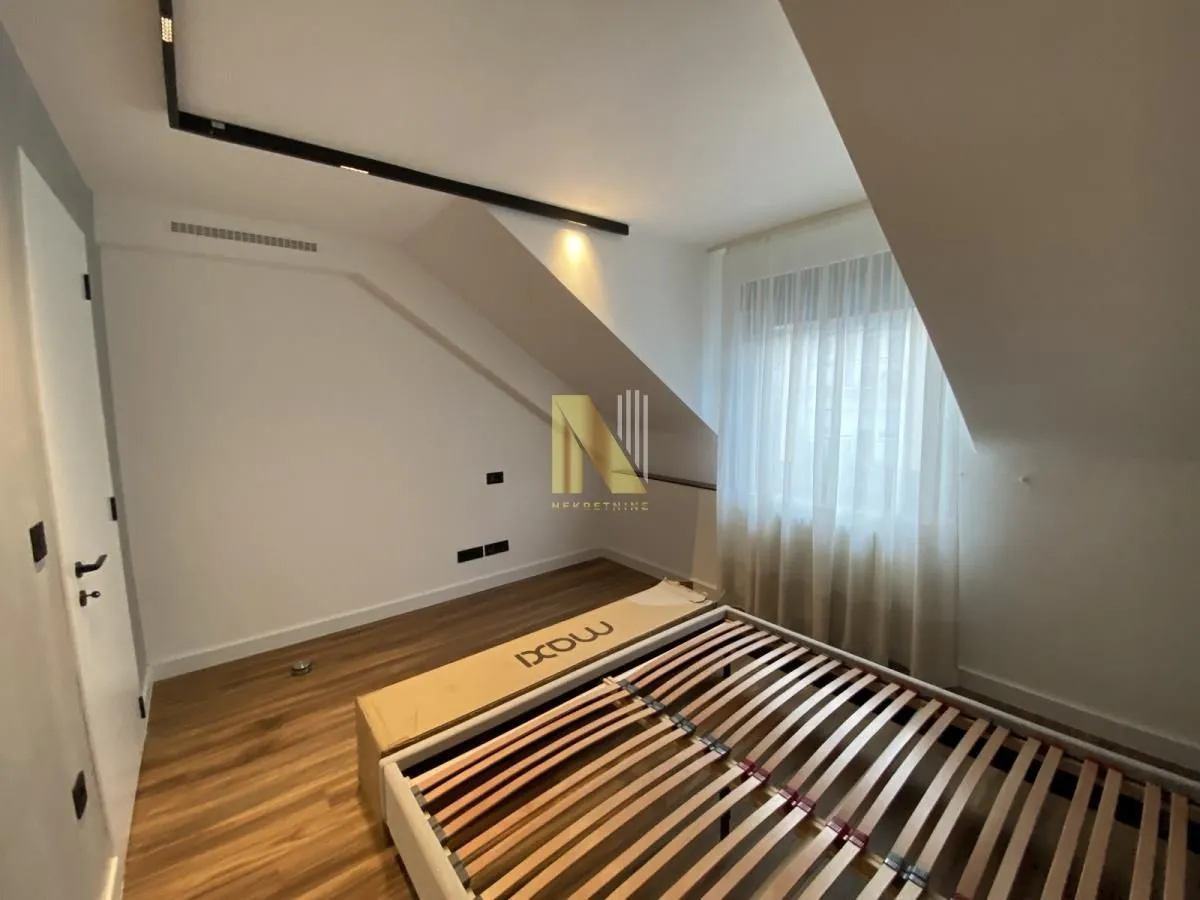 Prodaja, četvorosoban stan, 119m², Centar, Novi Sad
