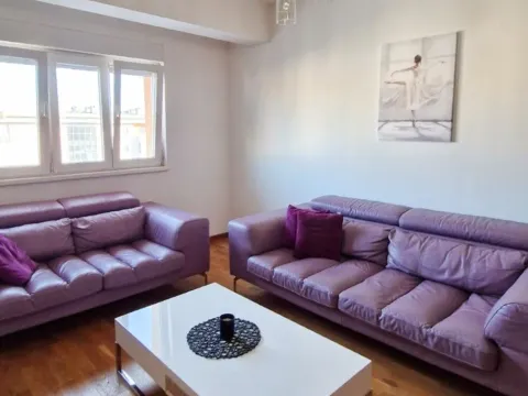 Izdavanje, dvosoban stan, 54m², City Kvart, Podgorica - image 2