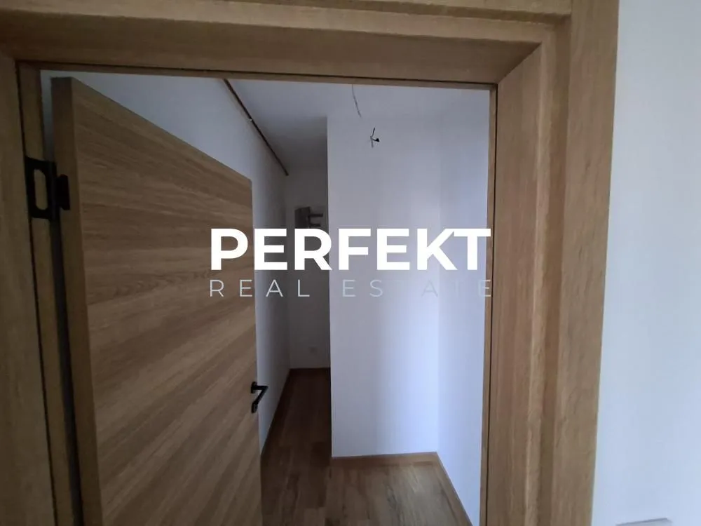 Prodaja, četvorosoban stan, 114m², Centar, Pančevo