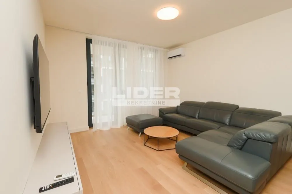 Izdavanje, dvosoban stan, 57m², Savski Venac, Beograd