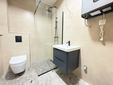 Izdavanje, trosoban stan, 85m², Vezirov Most, Podgorica - image 7