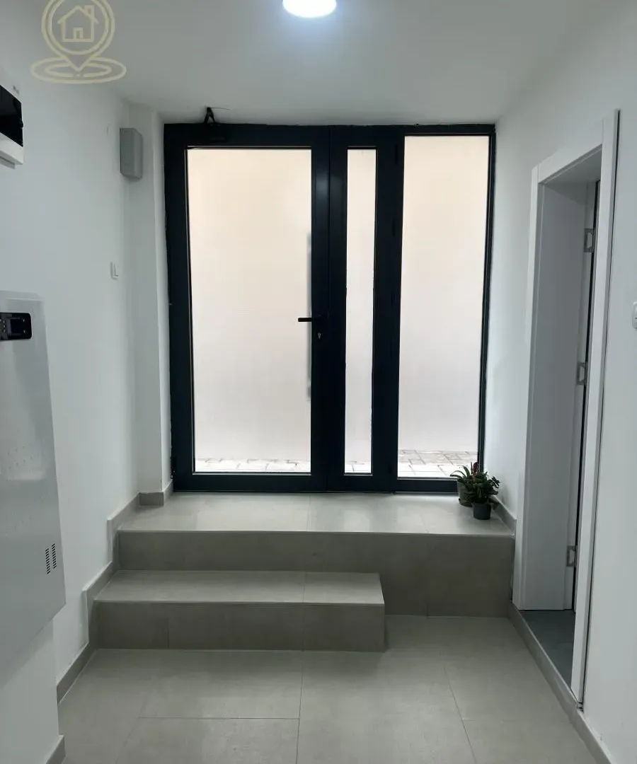 Rent, office space, 93m², Medijana, Niš