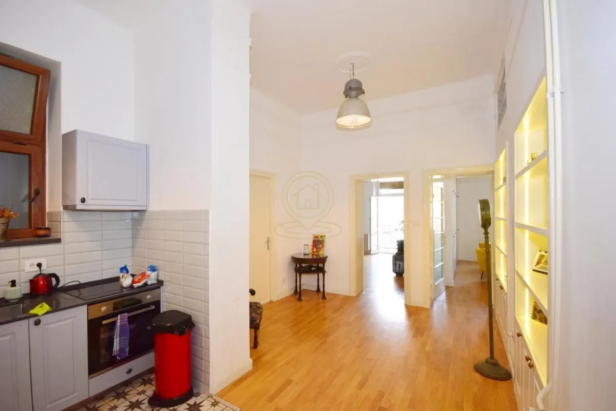 Izdavanje, trosoban stan, 76m², Stari Grad, Beograd
