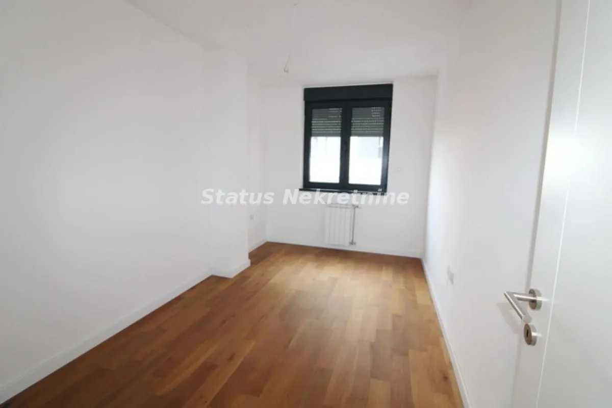 Prodaja, četvorosoban stan, 105m², Novi Sad, Srbija