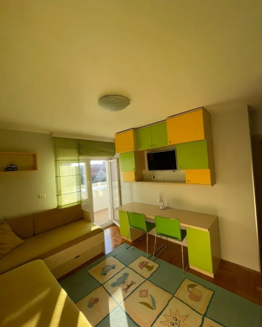 Izdavanje, dvosoban stan, 73m², Stari Aerodrom, Podgorica