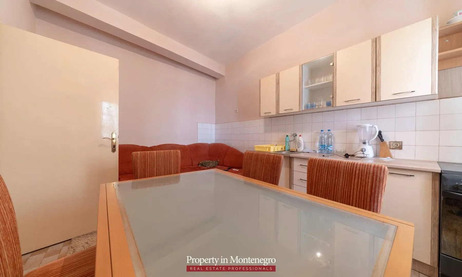 Prodaja, jednosoban stan, 42m², Perast, Kotor