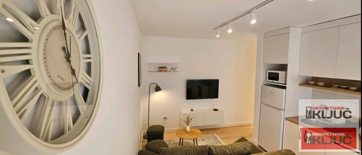 Izdavanje, jednosoban stan, 40m², Centar, Novi Sad