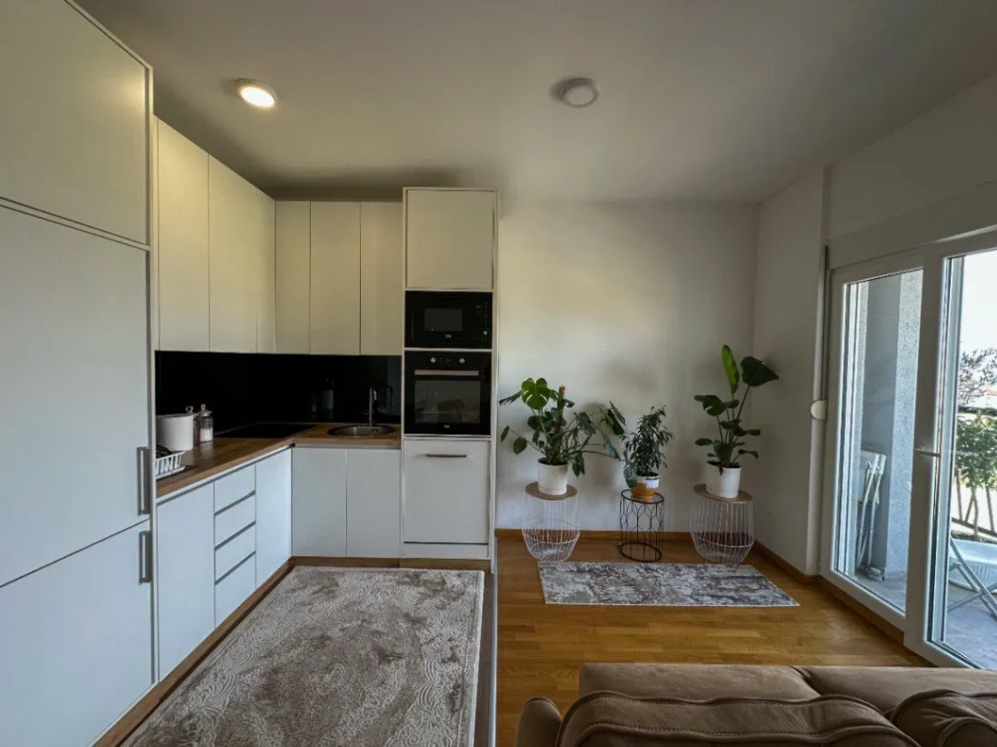 Rent, four bedroom apartment, 160m², Stari Aerodrom, Podgorica