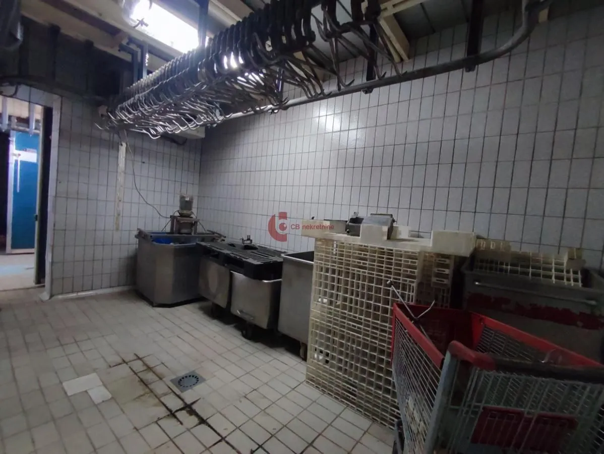 Prodaja, poslovni prostor, 404m², Đurđin, Subotica