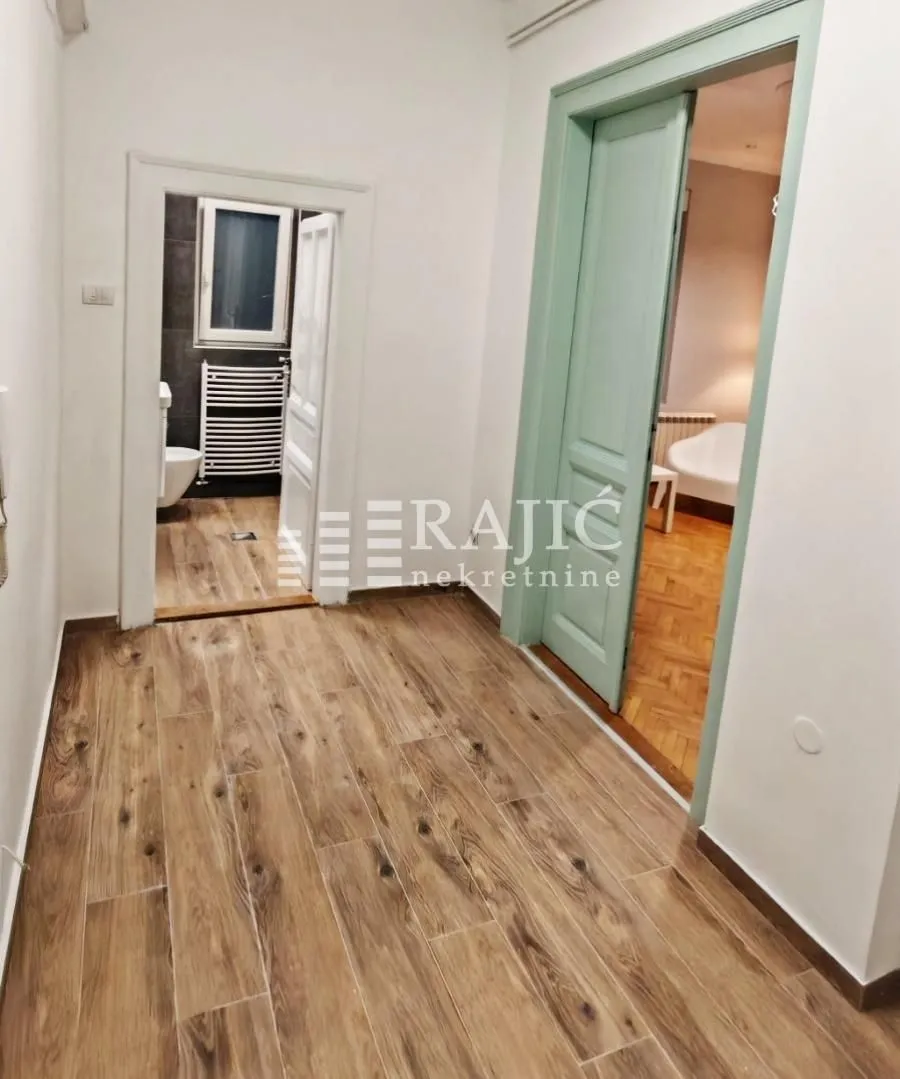 Izdavanje, trosoban stan, 60m², Savski Venac, Beograd
