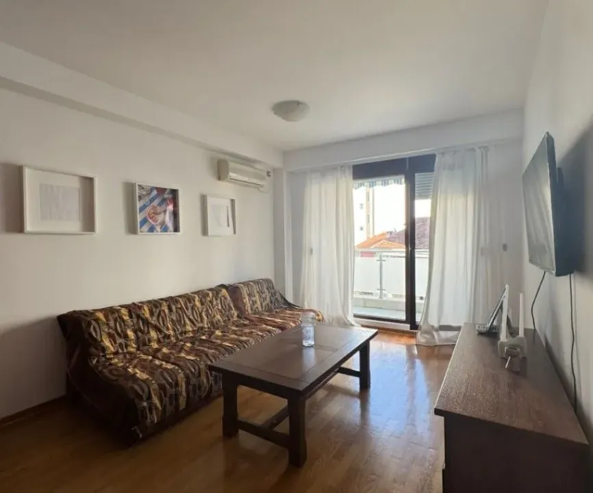 Izdavanje, jednosoban stan, 47m², Budva, Crna Gora
