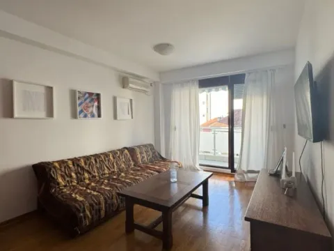 Izdavanje, jednosoban stan, 47m², Budva, Crna Gora