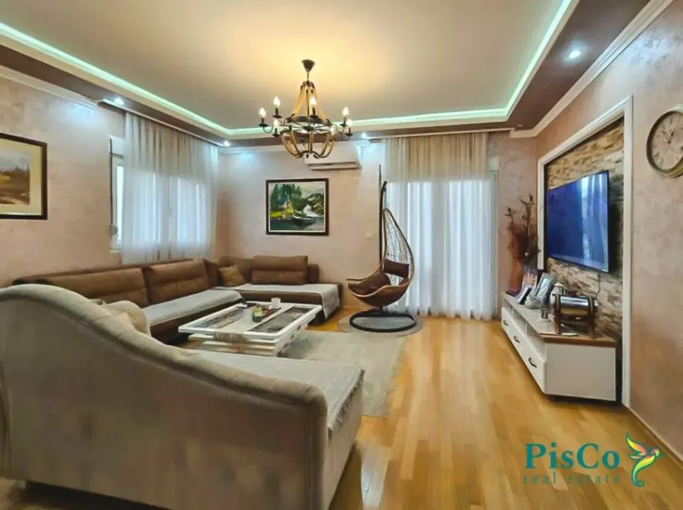 Izdavanje, trosoban stan, 95m², Blok 9, Podgorica