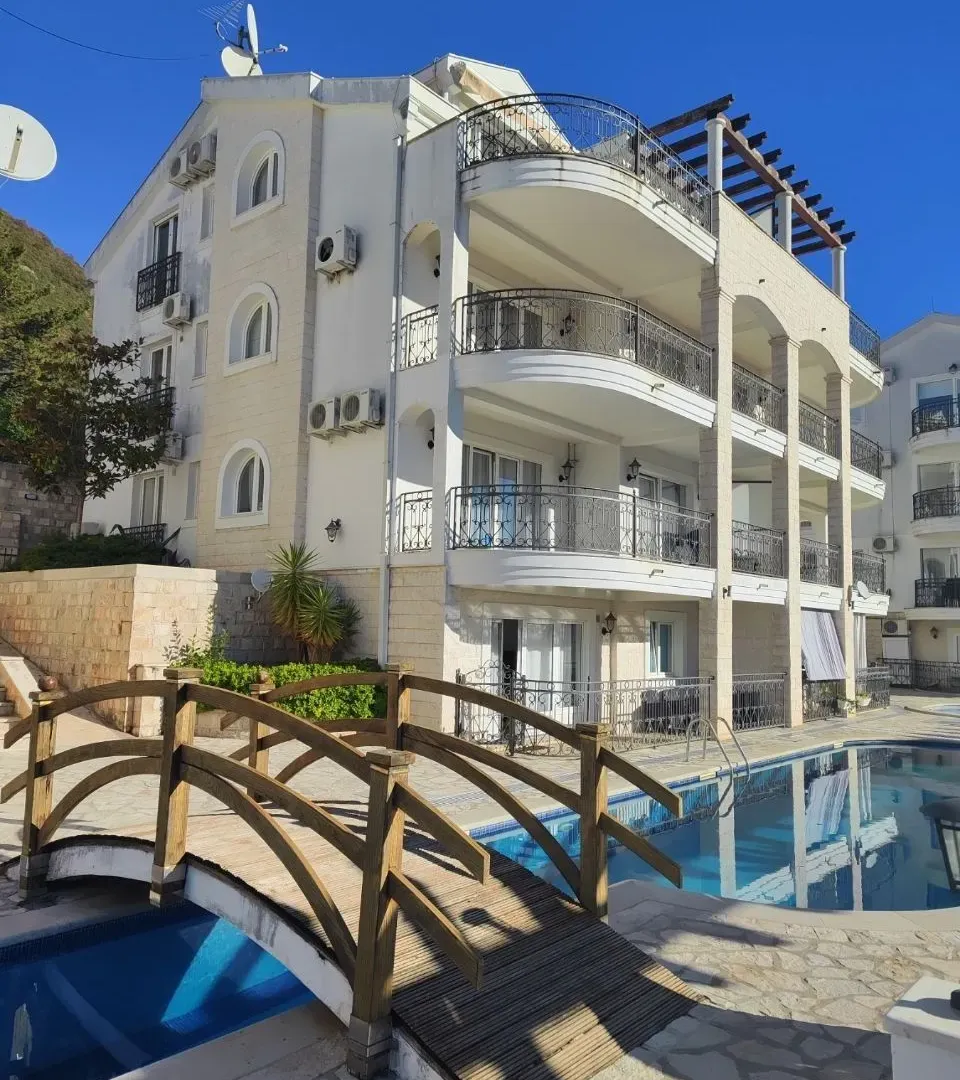 Izdavanje, jednosoban stan, 38m², Đenovići, Herceg Novi