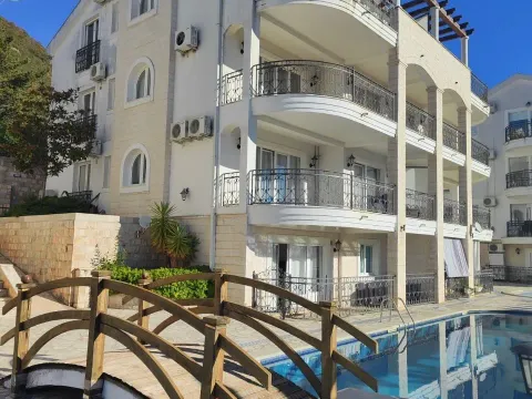 Izdavanje, jednosoban stan, 38m², Đenovići, Herceg Novi - image 3
