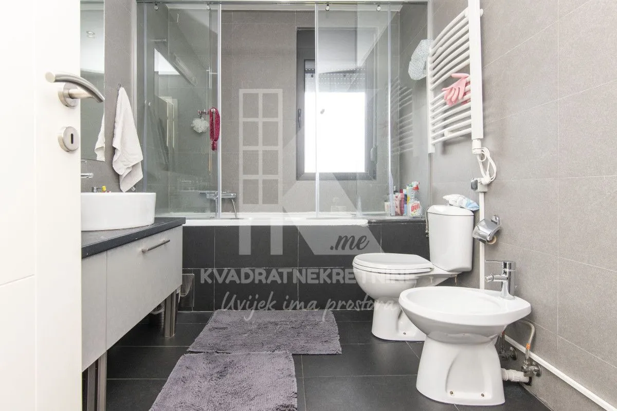 Sale, house, 250m², Tološi, Podgorica
