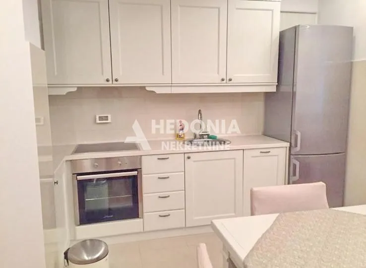 Izdavanje, trosoban stan, 100m², Stari Grad, Beograd