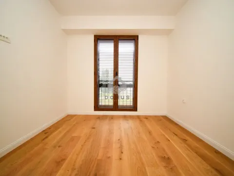 Izdavanje, poslovni prostor, 100m², Centar, Podgorica - image 6