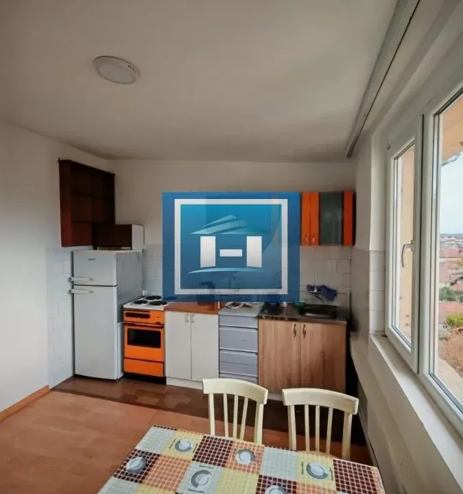 Prodaja, dvosoban stan, 60m², Centar, Paraćin