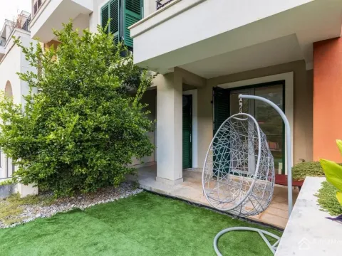 Prodaja, trosoban stan, 97m², Morinj, Kotor - image 4